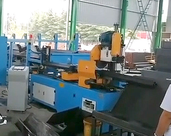 自動上下料（liào）切管生產線